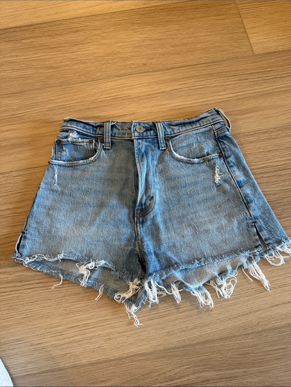 Abercrombie & Fitch Distressed The Mom High Rise Short